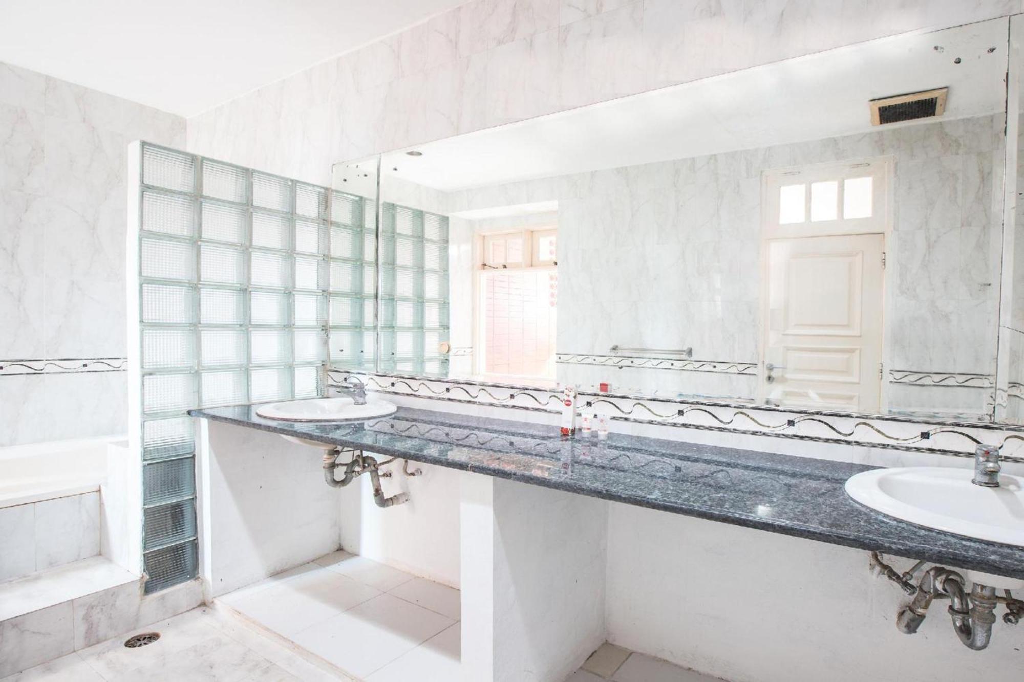 Capital O 332 Residence G17 Kemang جاكرتا المظهر الخارجي الصورة